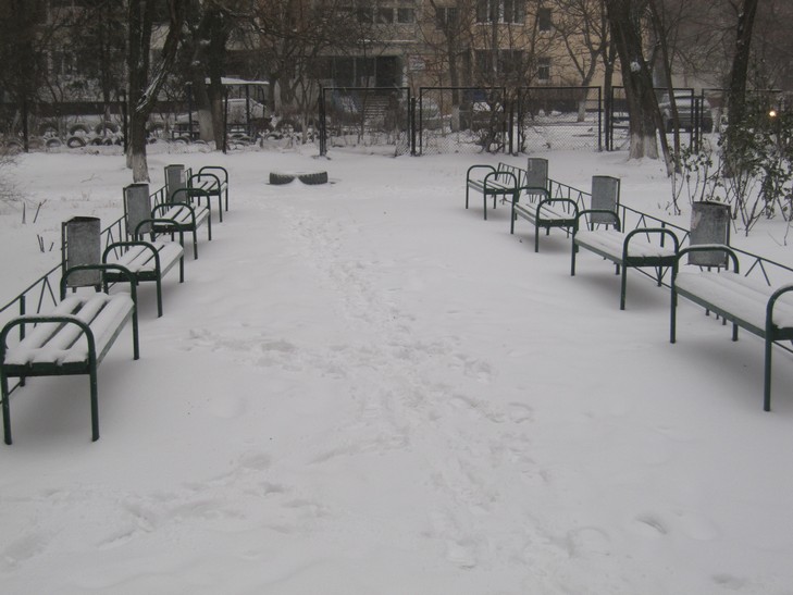 Снігопад в Одесі призвів до заторів в місті і замету тротуарів - фото 3