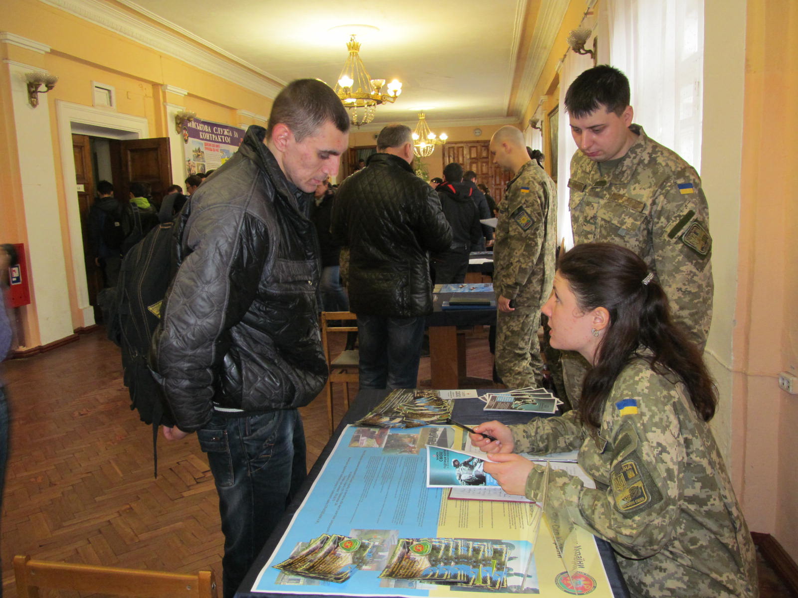 На Харківщині відправили до армії більше тисячі контрактників  - фото 1