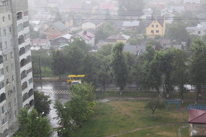 У Львові розочалася буря (ФОТО,ВІДЕО) - фото 2