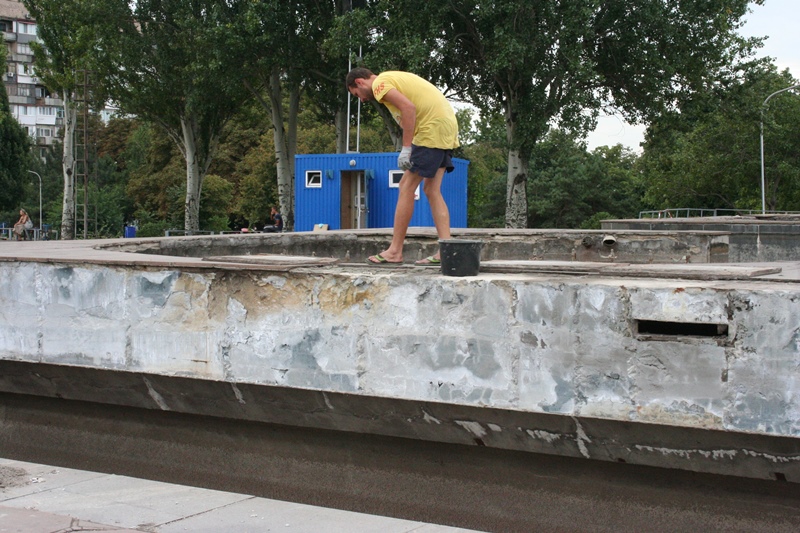 Головний фонтан Запоріжжя ремонтують до свята - фото 5