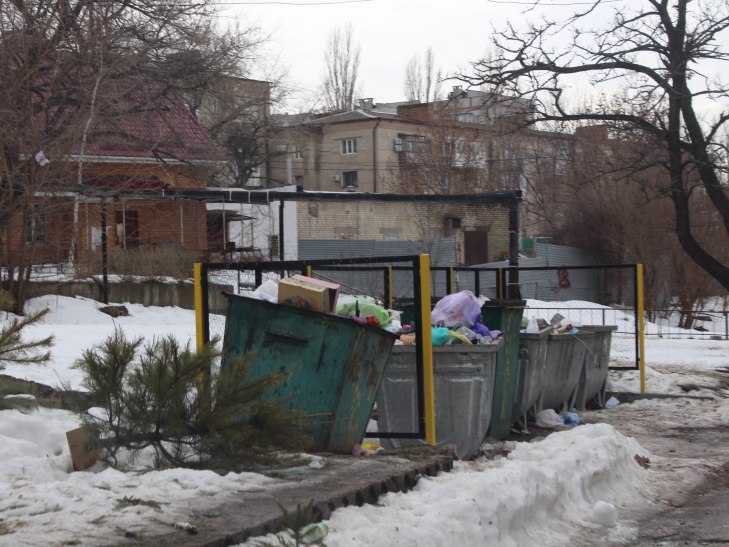 Поки люди стрибають по горам з льоду, міська влада чекає приходу весни - фото 20