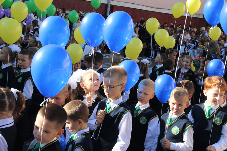 У вінницьких школах пролунав "Перший дзвоник" - фото 12