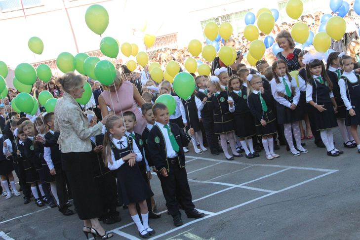 У вінницьких школах пролунав "Перший дзвоник" - фото 9