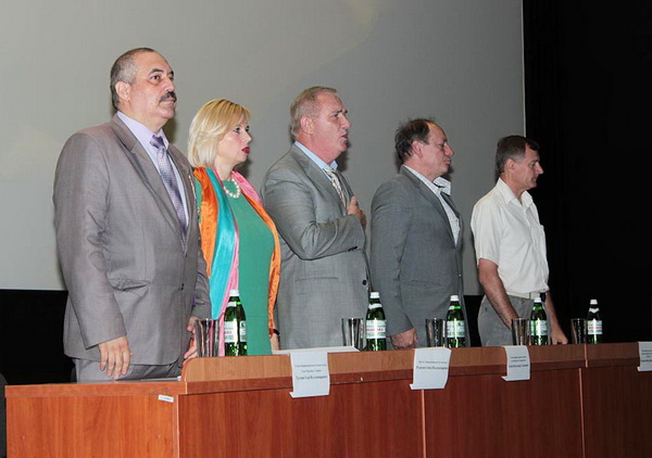 У Дніпропетровській міськраді депутати об'єднуються у групу 