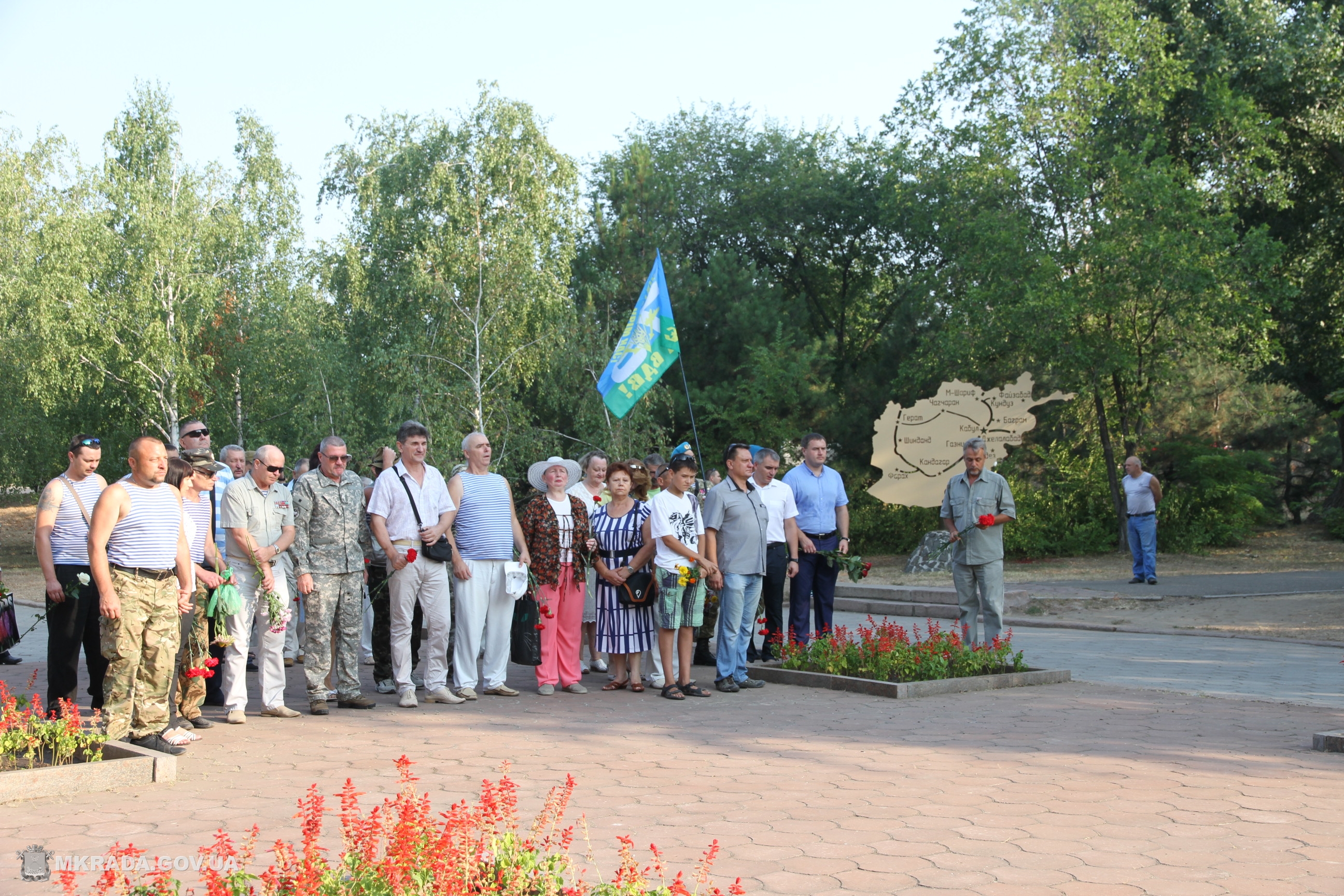 В День ВДВ у Миколаєві вшанували пам'ять загиблих бійців 79-ки - фото 4