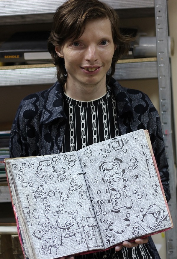 32-річний особливий українець підірвав Інтернет своїми малюнками-кодами (ФОТО) - фото 3