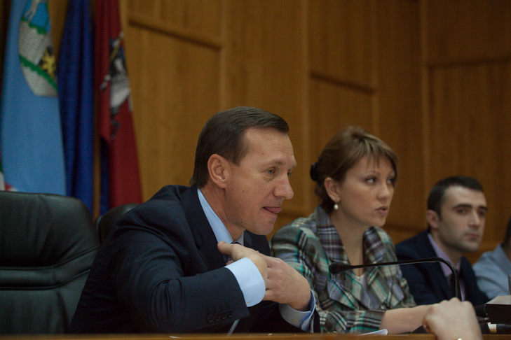 Живі фото: Як працюють ужгородські депутати без "поз" і "постановок" - фото 1