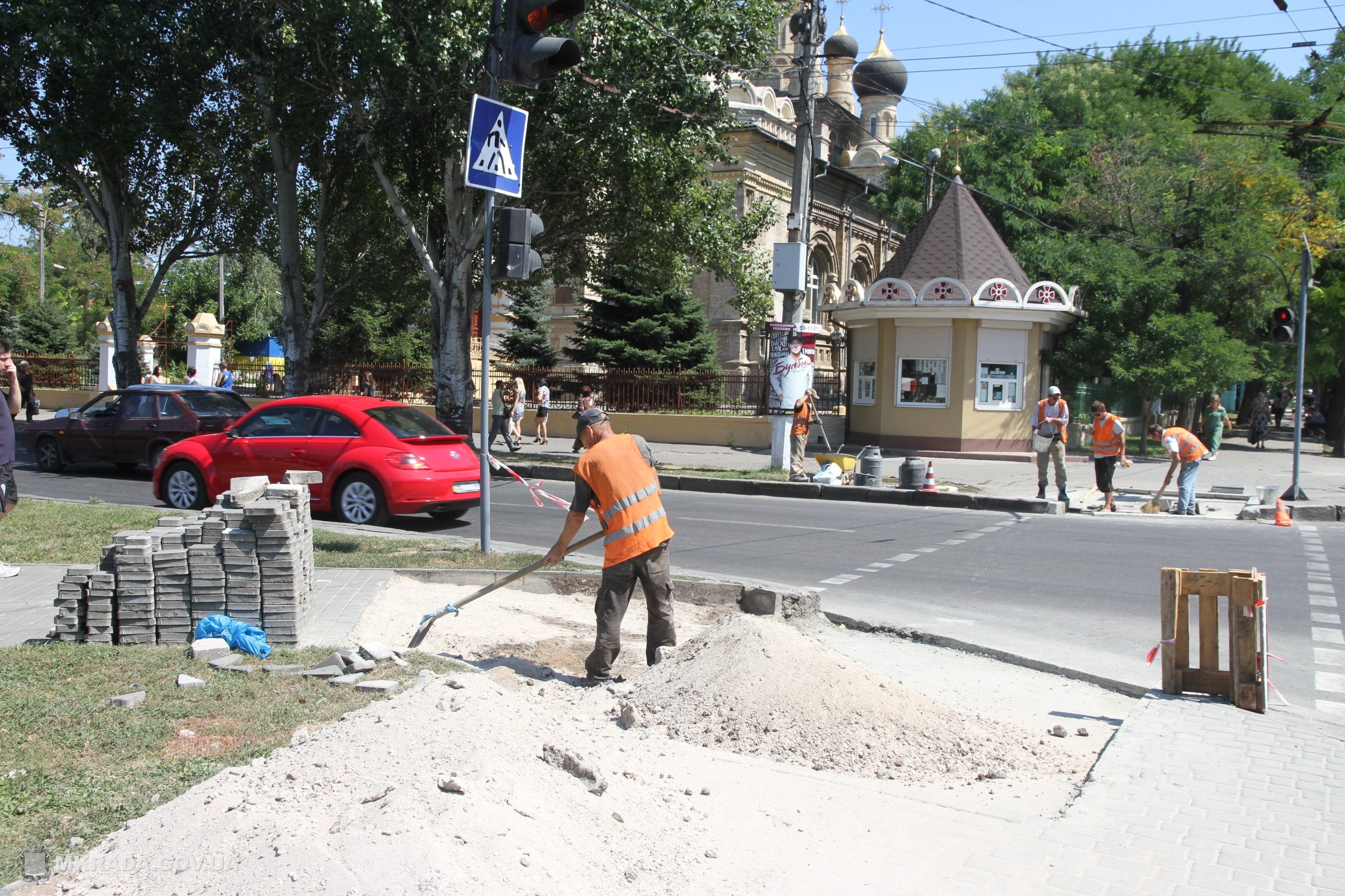 У Миколаєві облаштували більше 100 з'їздів з тротуарів