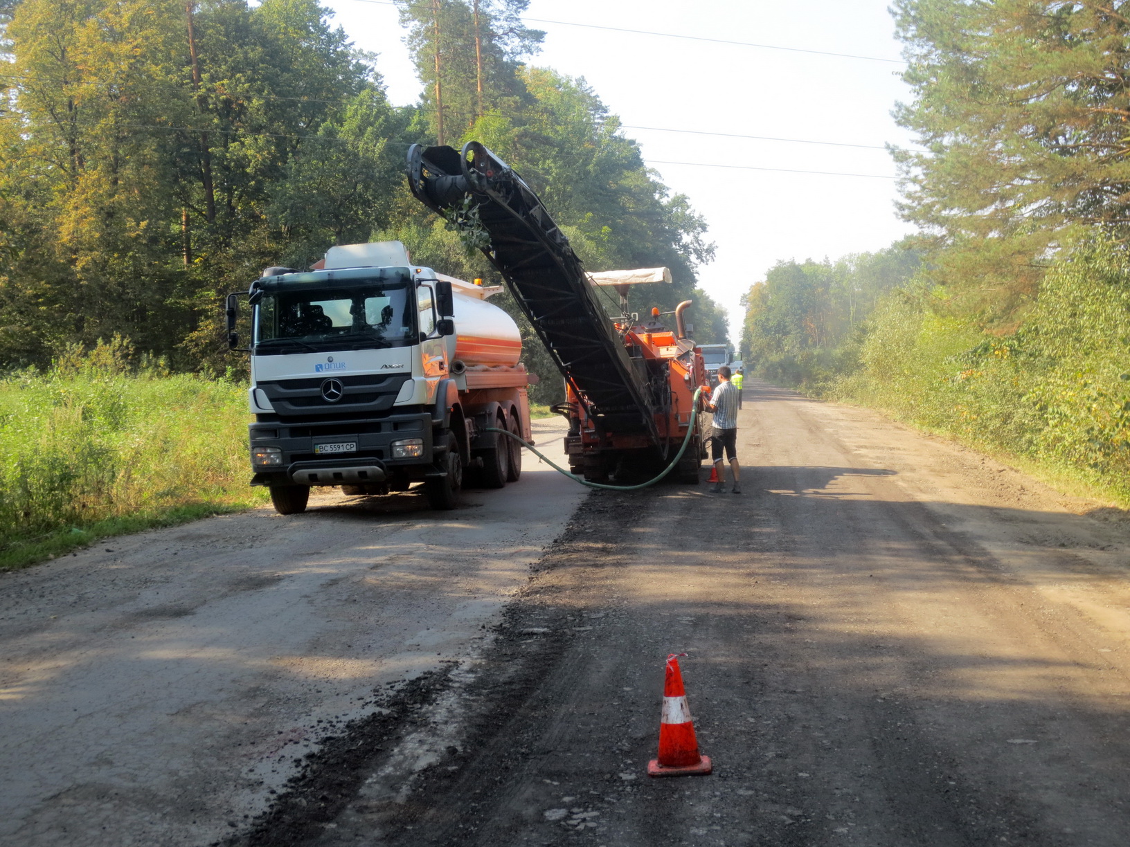 Розпочали ремонт на ділянці дороги Львів-Луцьк  - фото 1