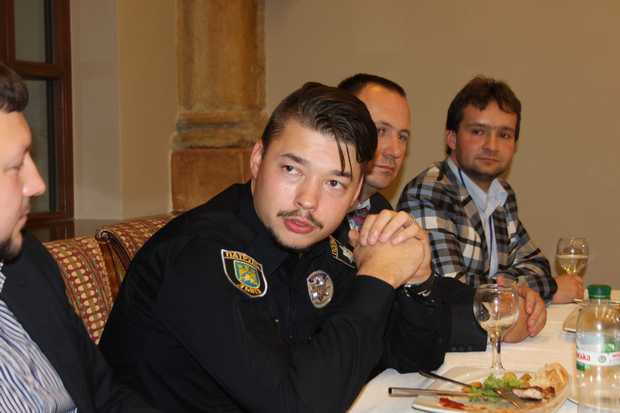 Як головні поліцейський і міліціонер Львова вечеряли у ресторані п'ятизіркового готелю - фото 6