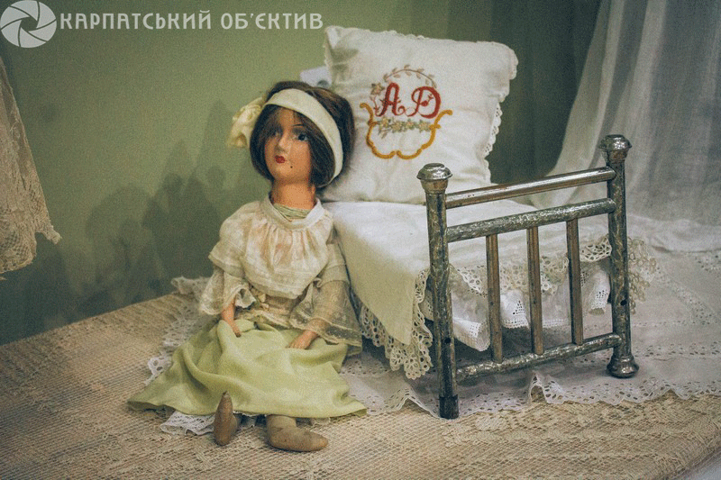 У Мукачеві показують сукнв 1800-1920 років - фото 4