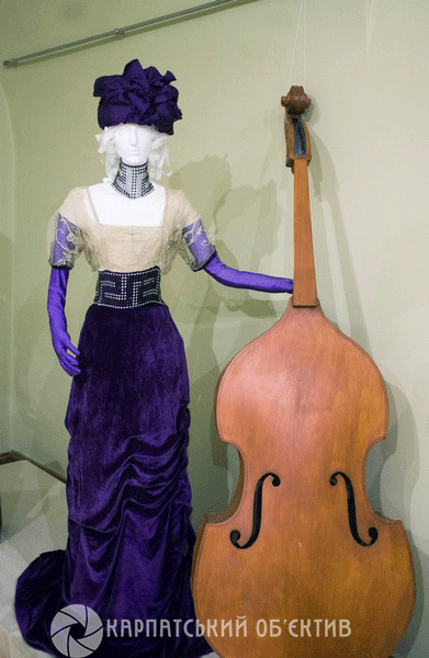 У Мукачеві показують сукнв 1800-1920 років - фото 2