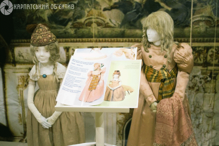 У Мукачеві показують сукнв 1800-1920 років - фото 1