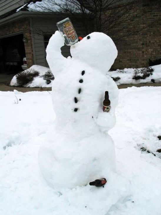 На випадок, якщо випаде сніг: цікаві ідеї для створення сніговиків - фото 7