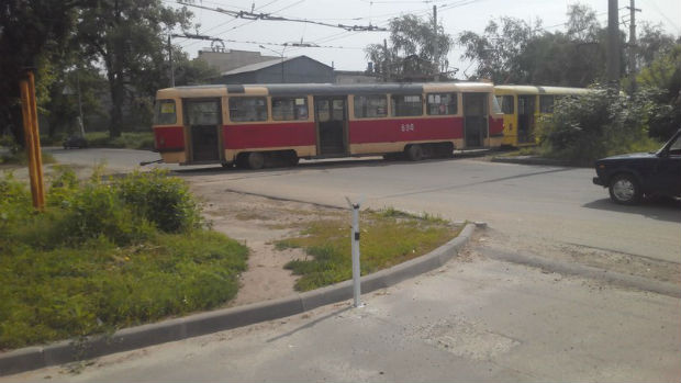 У районі ХТЗ трамвай злетів із рейок - фото 1