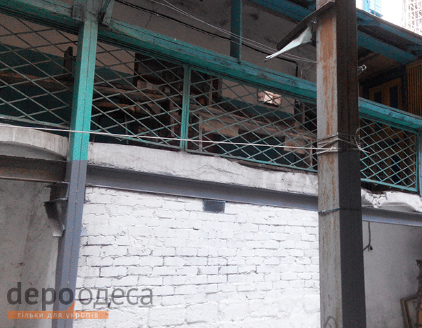Незрівнянний колорит одеських двориків проти скла і бетону сучасності - фото 8