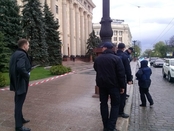 У будівлі Харківської ОДА загроза вибуху - фото 1