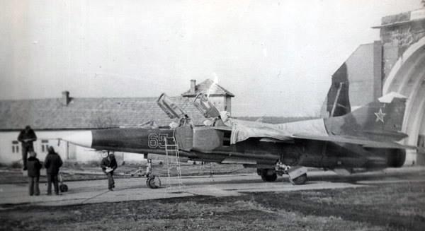 Як виглядали винищувачі Мукачівського аеропорту у 80-х роках - фото 1