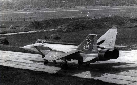 Як виглядали винищувачі Мукачівського аеропорту у 80-х роках - фото 7
