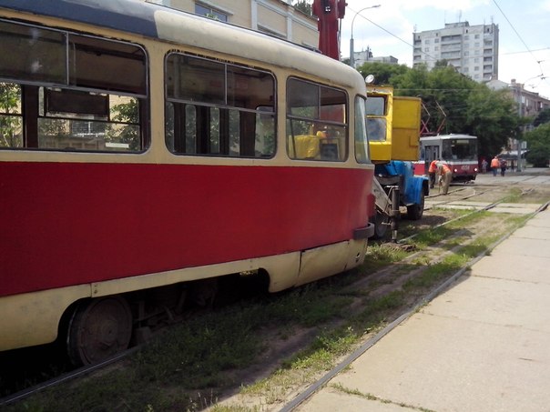 На вулиці Плеханівський трамвай не втримався на рейках - фото 1