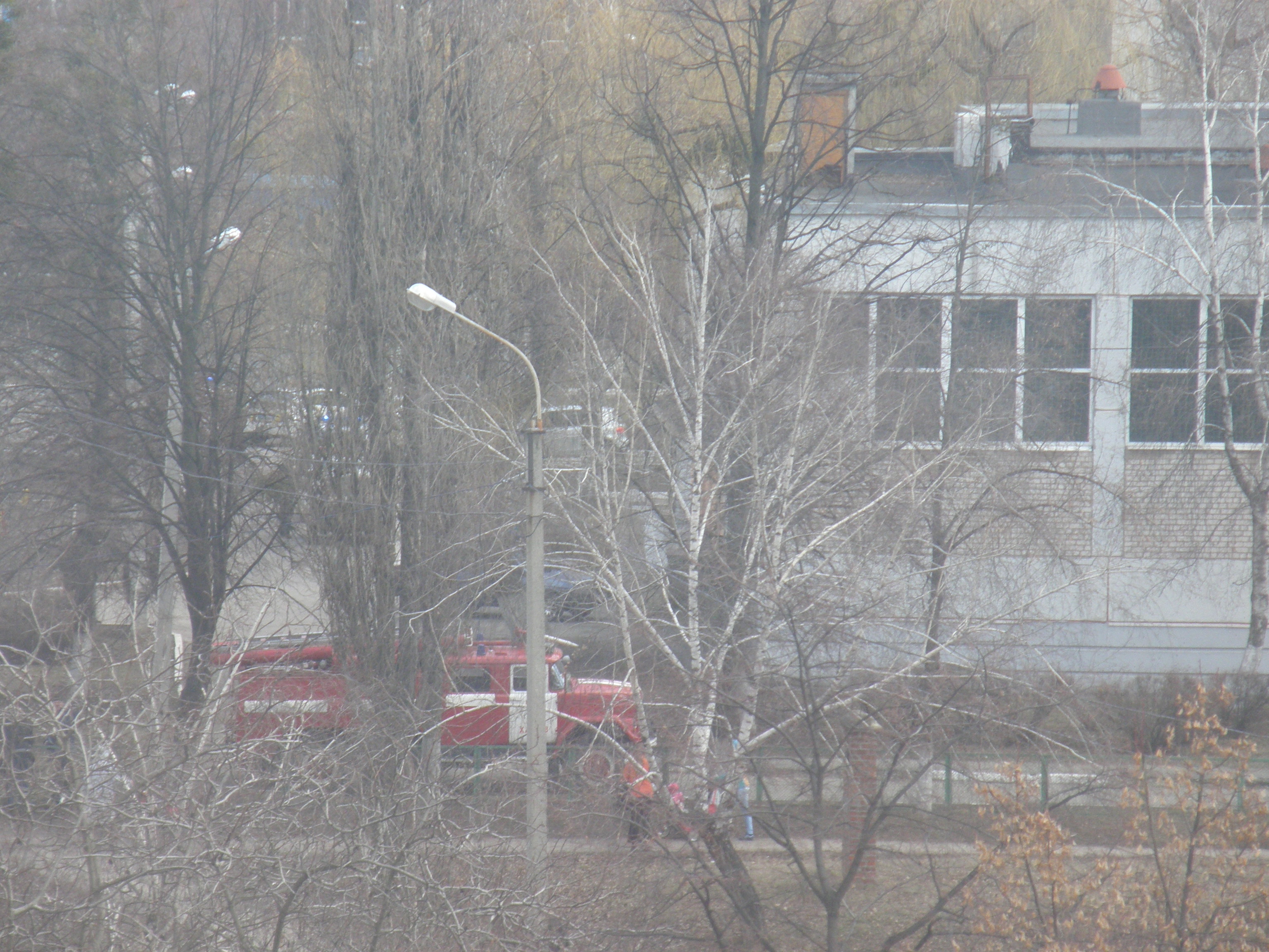 У Харкові у приміщенні гімназії шукають вибухівку - фото 2