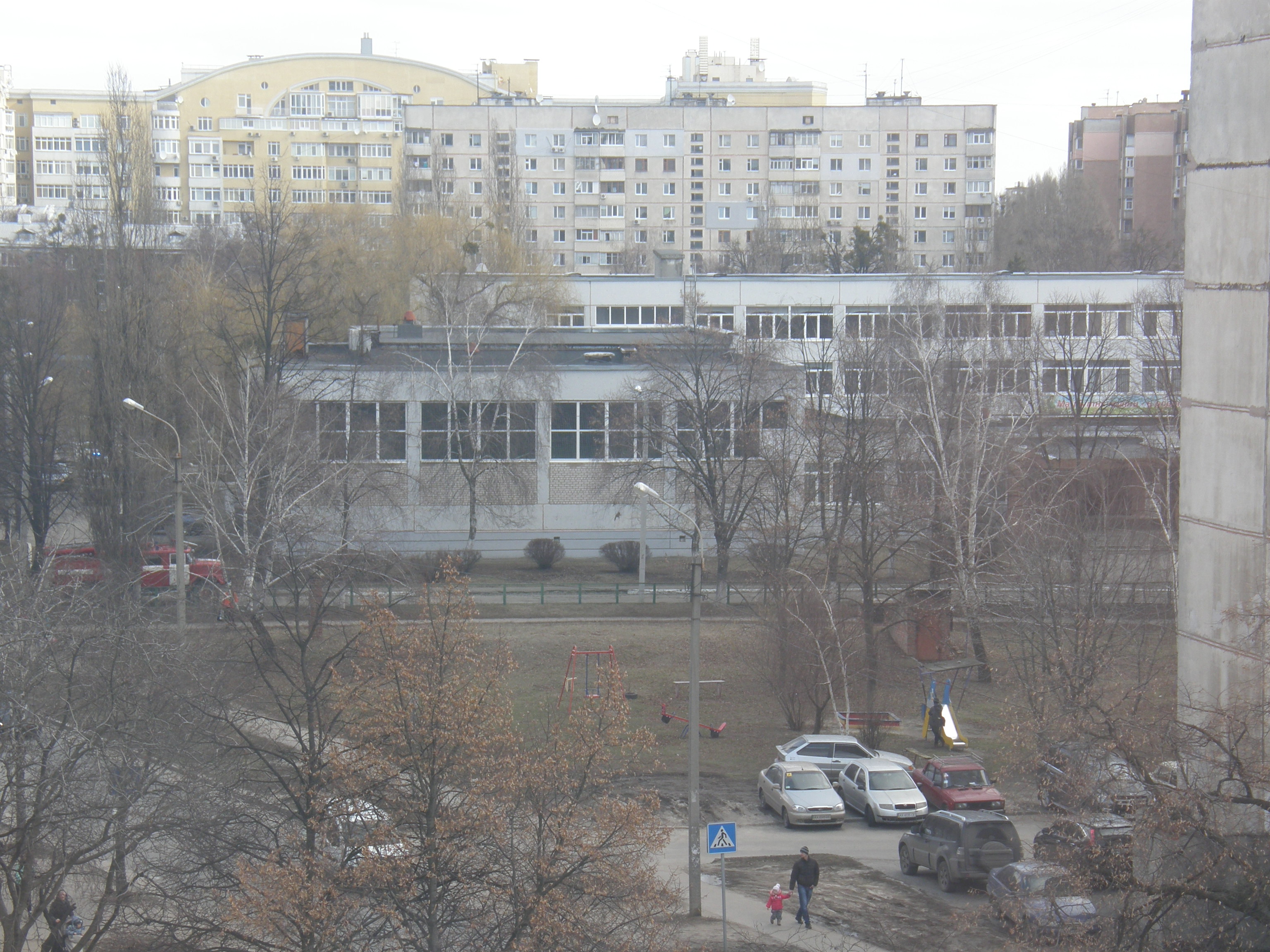 У Харкові у приміщенні гімназії шукають вибухівку - фото 1