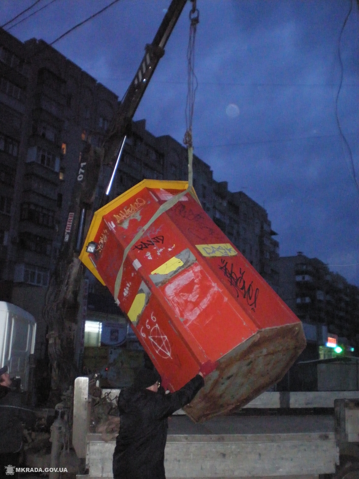 У Миколаєві вдруге демонтують одну і ту "будку" - фото 2