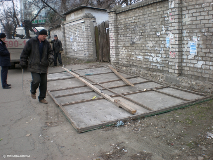 У Миколаєві вдруге демонтують одну і ту "будку" - фото 3