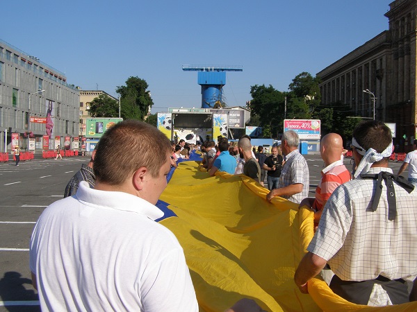 На центральній площі Дніпра розгорнули рекордний прапор України - фото 2
