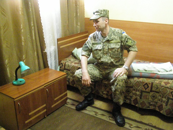 У Дніпропетровську військові патрулі будуть рекламувати готель для бійців АТО (ФОТО) - фото 2
