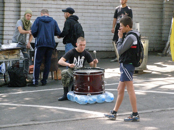 Керівництво дніпропетровського МВС зустрілося з пікетувальниками від "Правого сектору" (ФОТО) - фото 2