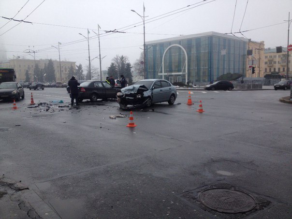 У центрі Харкова не роз’їхалися авто: троє постраждалих  - фото 1