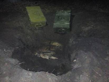 На Луганщині знайшли велику схованку зброї: Понад сотня гранат та тисячі набоїв - фото 1