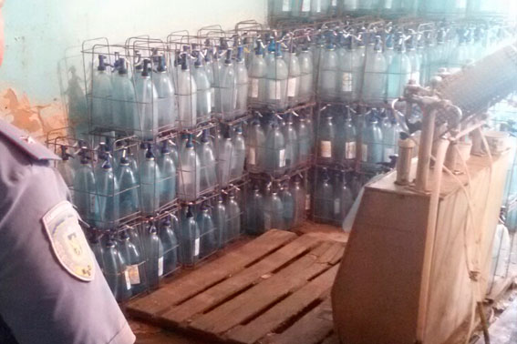 На Львівщині припинили незаконне фасування питної води - фото 1