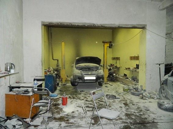У гаражі на Подолі вибухнув газовий балон: Є постраждалі (ФОТО) - фото 1