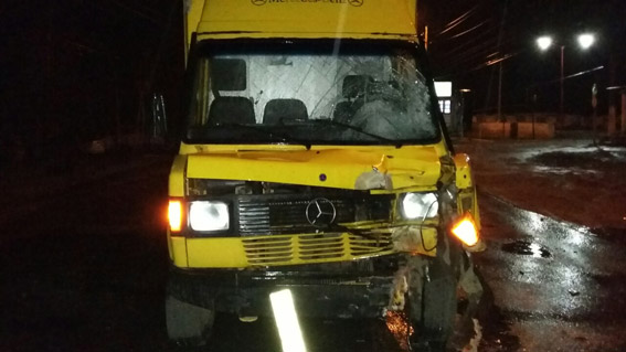 На Миколаївщині вантажівка збила насмерть мопедиста та його пасажира - фото 1