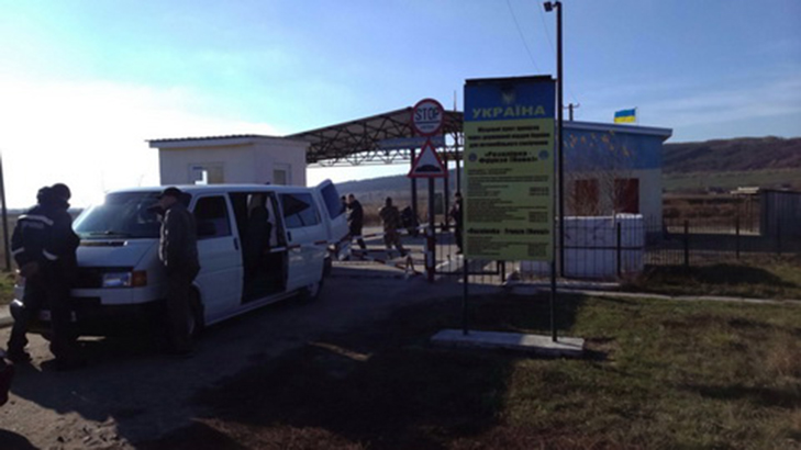 СБУ затримало прикордонників, причетних до контрабанди спирту на Одещині - фото 1