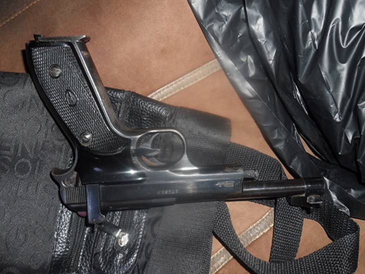 На Одещині правоохоронці вилучили в чоловіка зброю та наркотики - фото 3