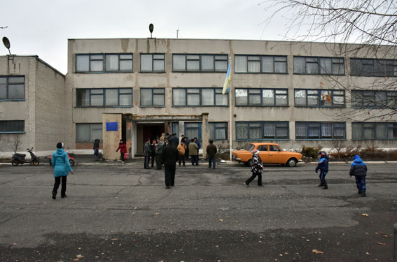 На Донеччині через бойові дії досі не працює 13 шкіл (ФОТО) - фото 5