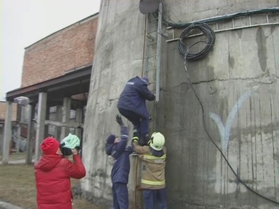 На керівництво сумського заводу завели справу за невиплату зарплати електрозварювальникові-"самогубцю" - фото 4