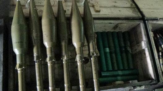 Луганський екс-чиновник приховав величезний арсенал зброї (ФОТО,ВІДЕО) - фото 4