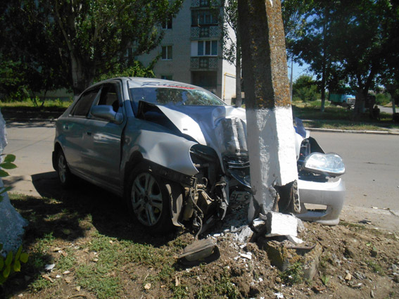На Миколаївщині в результаті ДТП розтрощено шість авто, п'ятеро людей у лікарні - фото 1