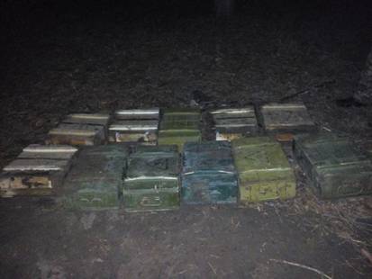 На Луганщині знайшли велику схованку зброї: Понад сотня гранат та тисячі набоїв - фото 3