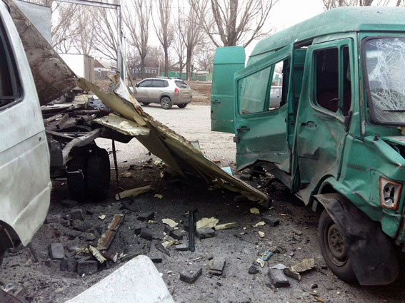 У Красноармійську стався вибух на СТО: автівки розлетілися вщент (ФОТО) - фото 3