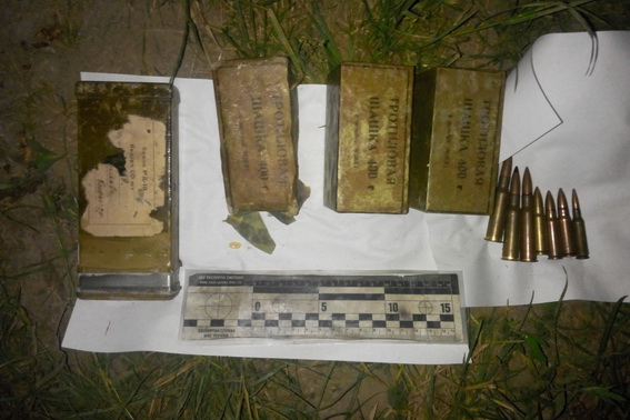 На Ужгородщині правоохоронці знайшли сховище боєприпасів - фото 1