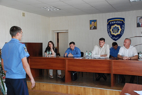 У Дніпропетровську шукають бажаючих стати "оновленими" прокурорами і патрульними - фото 1