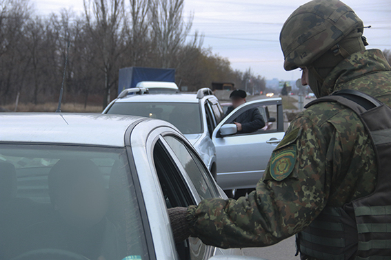 Поліцейські Донбасу затримали грабіжників ювелірного салону на Сумщині - фото 2