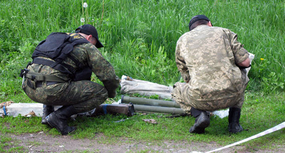 Харківські копи знайшли в лісі п’ять гранатометів - фото 1