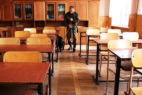 Франківському підлітку, який "замінував" школу, "світить" 6 років - фото 2