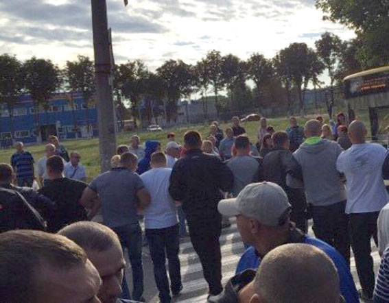 Жителі Кременчука на Полтавщині перекрили дорогу протестуючи проти смороду - фото 2